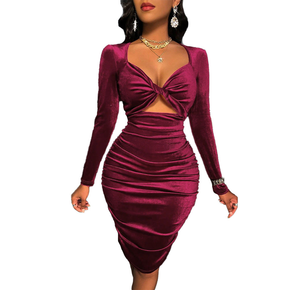Robe enveloppante ajustée pour femmes avec décolleté en V profond et détails découpés élégants Levoire