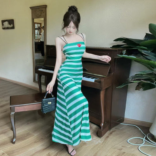 Levoire | Robe à bretelles spaghetti, épaules dénudées et tricot fin
