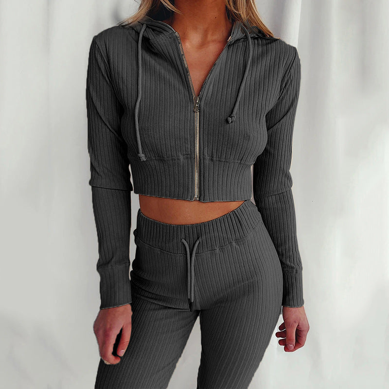 Ensemble de hoodie court sportif pour femmes avec un design en fines côtes et un grand confort de port Levoire