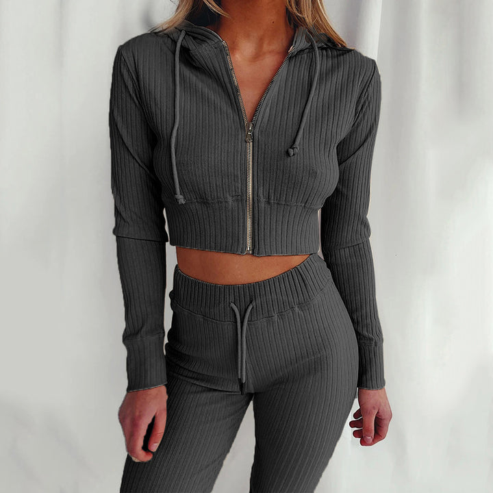 Ensemble de hoodie court sportif pour femmes avec un design en fines côtes et un grand confort de port Levoire
