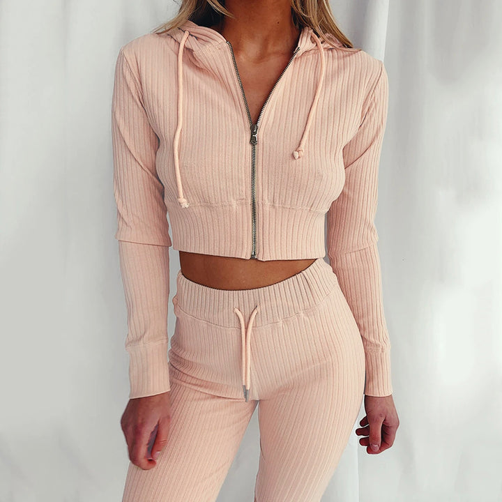 Ensemble de hoodie court sportif pour femmes avec un design en fines côtes et un grand confort de port Levoire