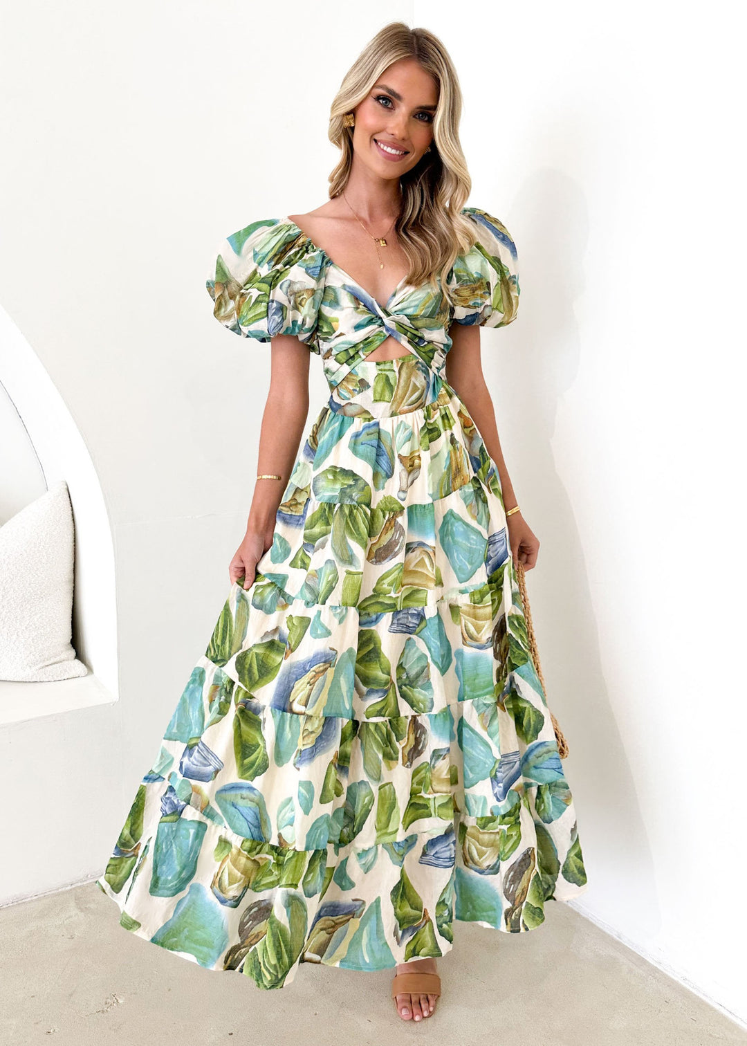 Robe maxi pour femmes avec un design sophistiqué à épaules dénudées et des manches bouffantes volumineuses Levoire