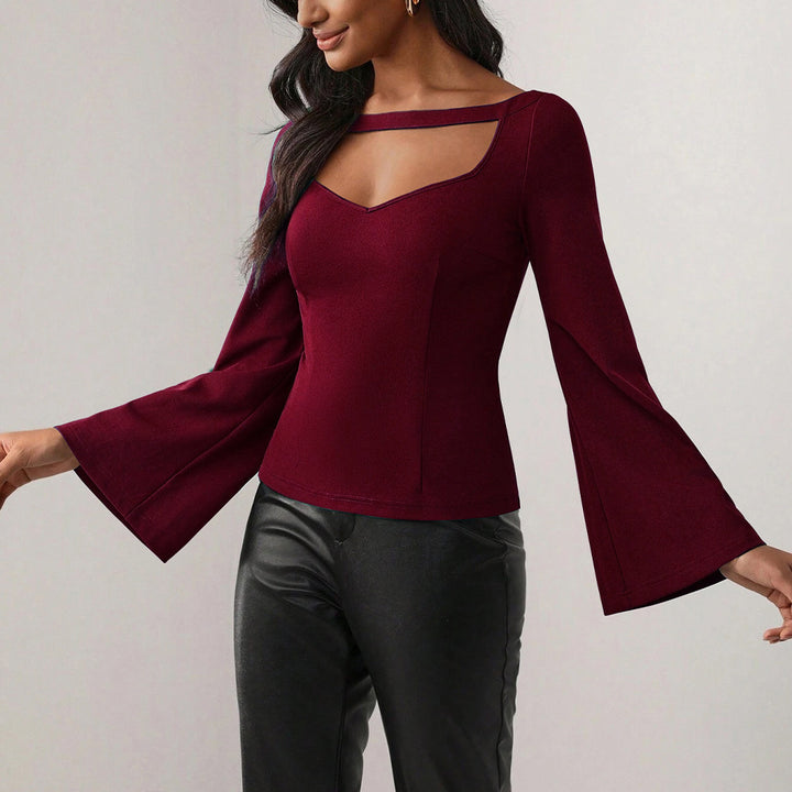 T-shirt femme avec décolleté en V profond et manches trompette élégantes Levoire