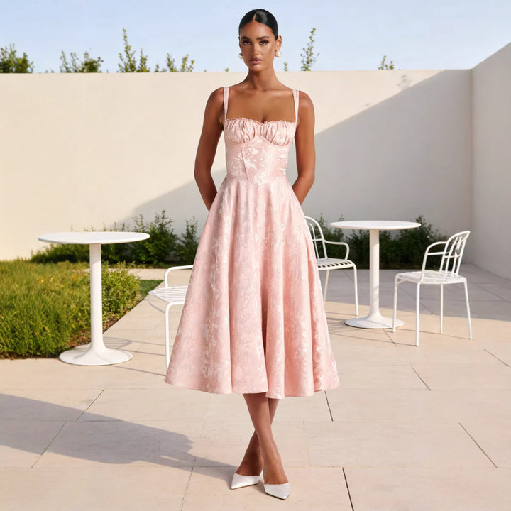 Robe cocktail glamour pour femmes avec haut à volants et jupe volumineuse Levoire
