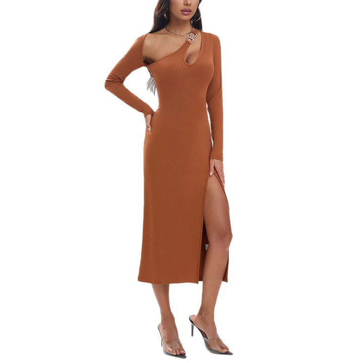 Robe ajustée pour femmes à manches longues avec fente latérale et décolleté asymétrique Levoire