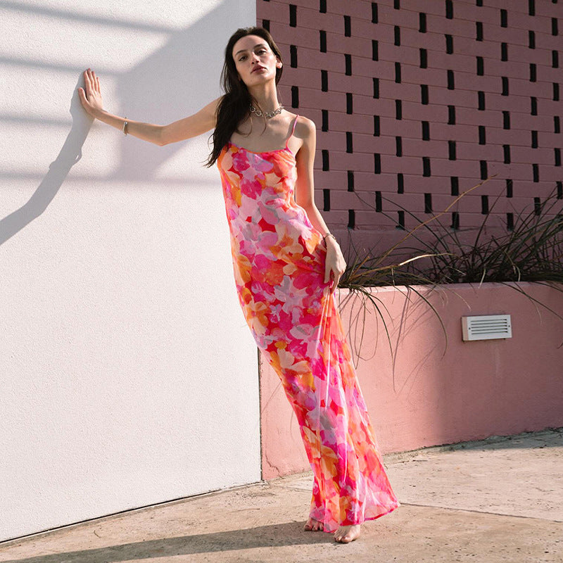 Robe maxi florale élégante pour femme avec des bretelles spaghetti délicates et une coupe fluide Levoire
