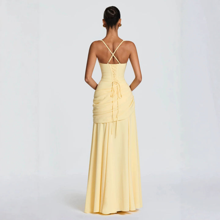 Robe fourreau pour femmes avec drapés raffinés Avriane