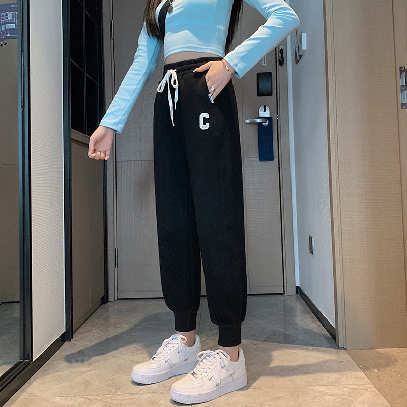 Ensemble de vêtements de loisirs sportif pour femmes avec top court et sweatpants décontractés Levoire