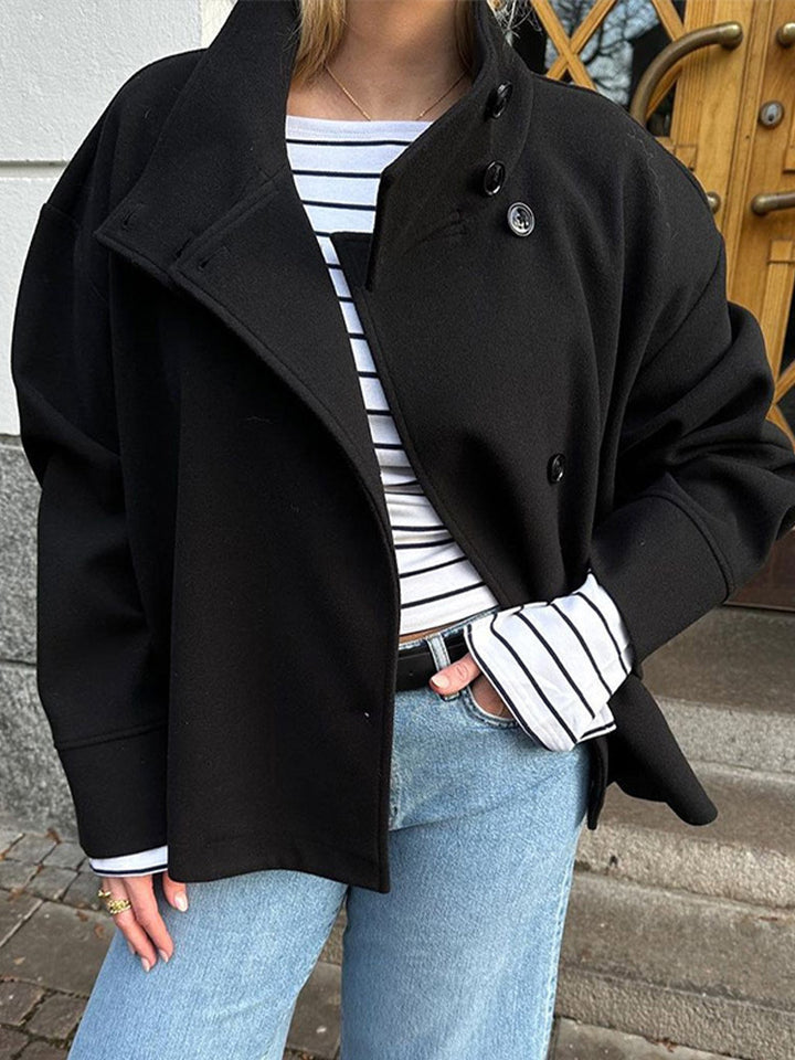 Veste oversize pour femmes avec col haut et détails en boutons Levoire