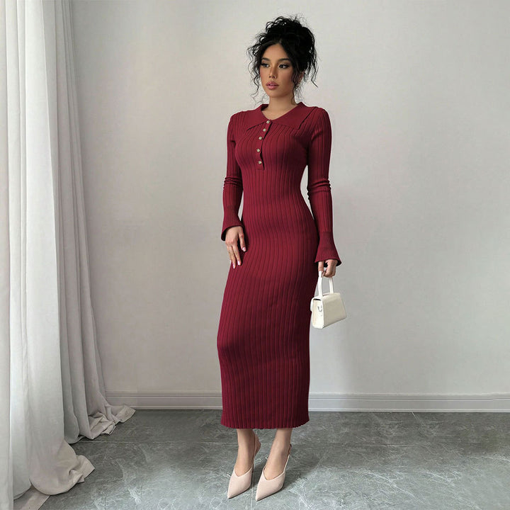 Robe longue à manches longues pour femmes avec un design côtelé près du corps et un col élégant Levoire