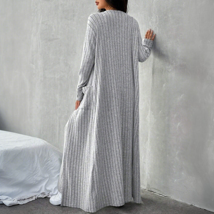 Ensemble en tricot pour femmes avec des manches longues et un design enveloppant élégant Levoire