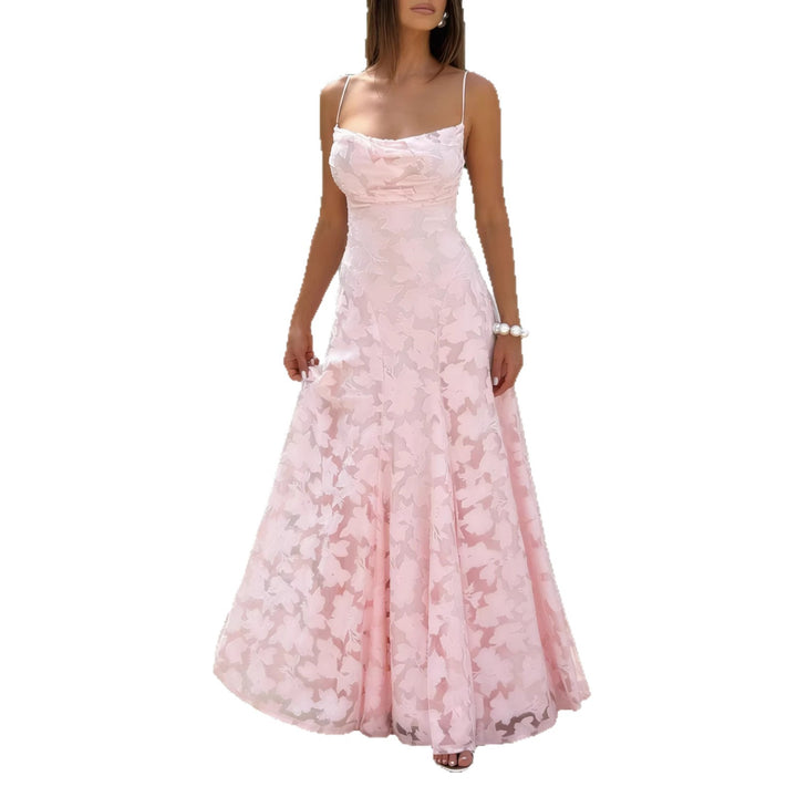 Robe maxi de haute qualité pour femmes avec un motif floral scintillant et des bretelles spaghetti élégantes Levoire