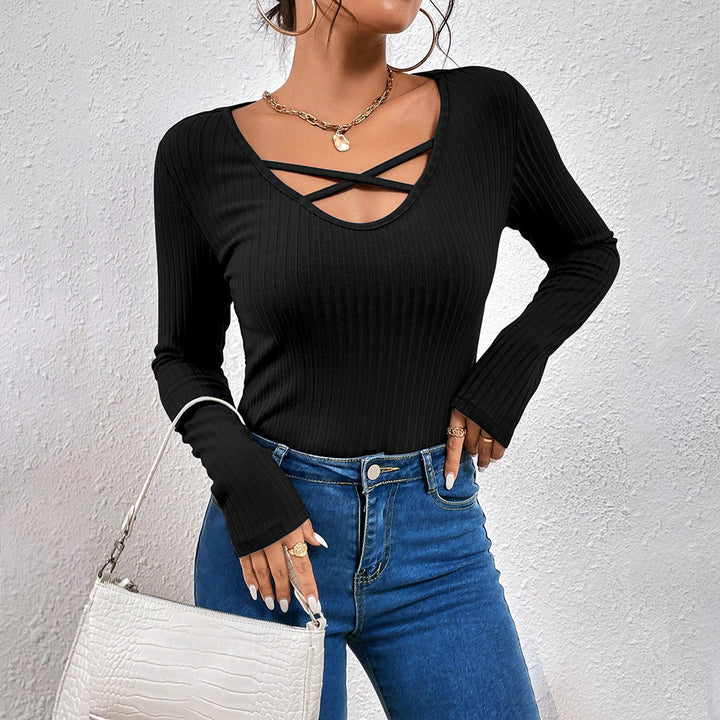 Top extravagant à manches longues pour femmes avec découpe croisée délicate Levoire
