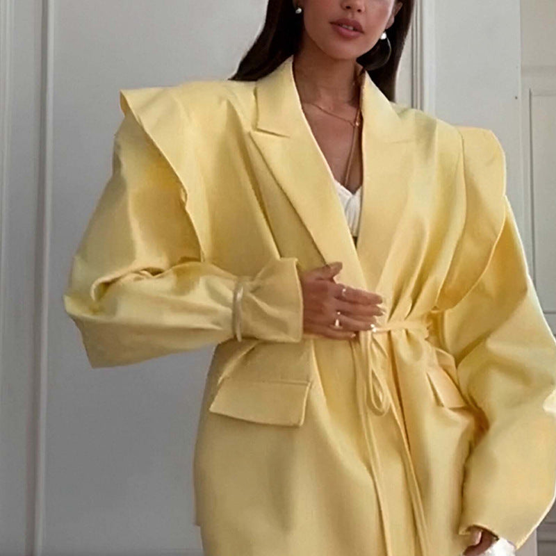 Blazer surdimensionné pour femmes avec ceinture à la taille et élégantes manches bouffantes Levoire