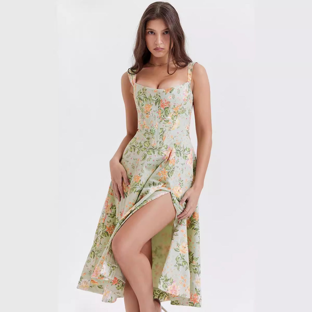 Robe d'été élégante pour femmes avec des accents floraux et de hautes fentes Levoire