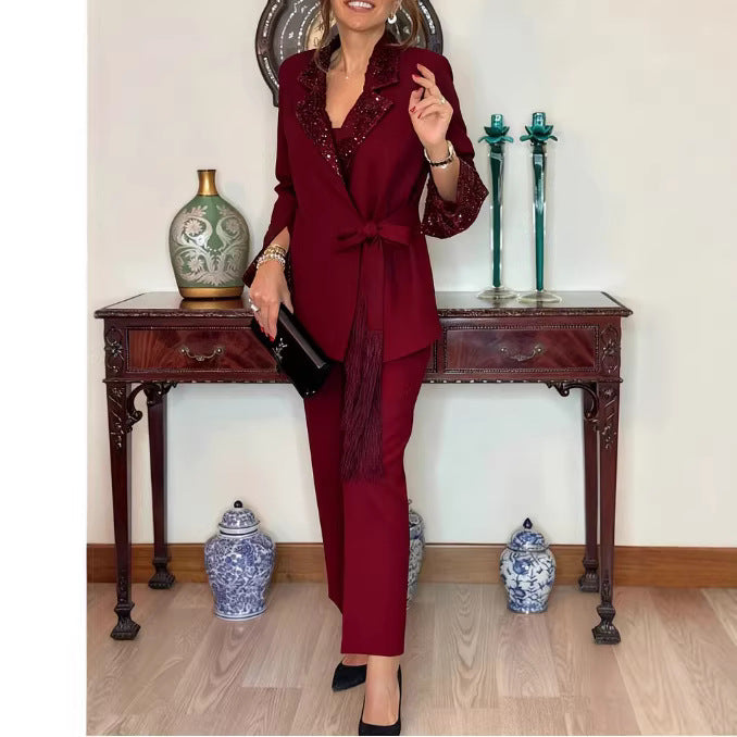 Ensemble de costume élégant pour femmes avec des accents scintillants et une ceinture ajustée Levoire