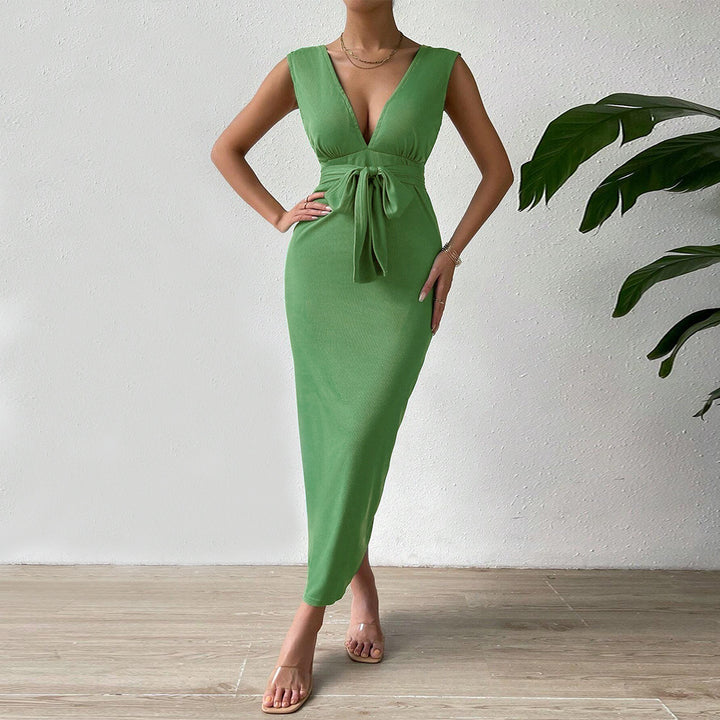 Robe maxi femme avec décolleté en V profond et design élégant à encolure halter Levoire