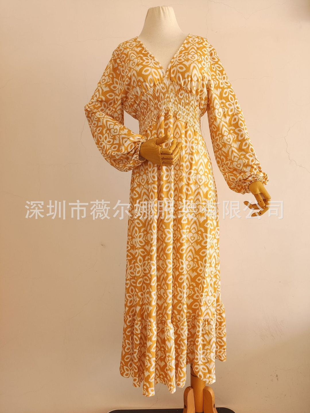 Levoire | Floralsi Robe Grande Taille Dos V Pêche Dress keltaisa Manches longues