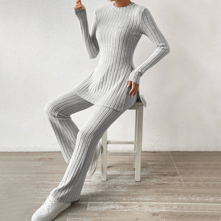Costume tricot femme avec manches longues élégantes et coupe à la mode Levoire
