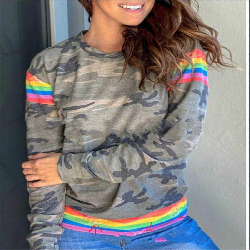 Sweat-shirt pour femmes avec un motif camouflage coloré et des accents arc-en-ciel Levoire
