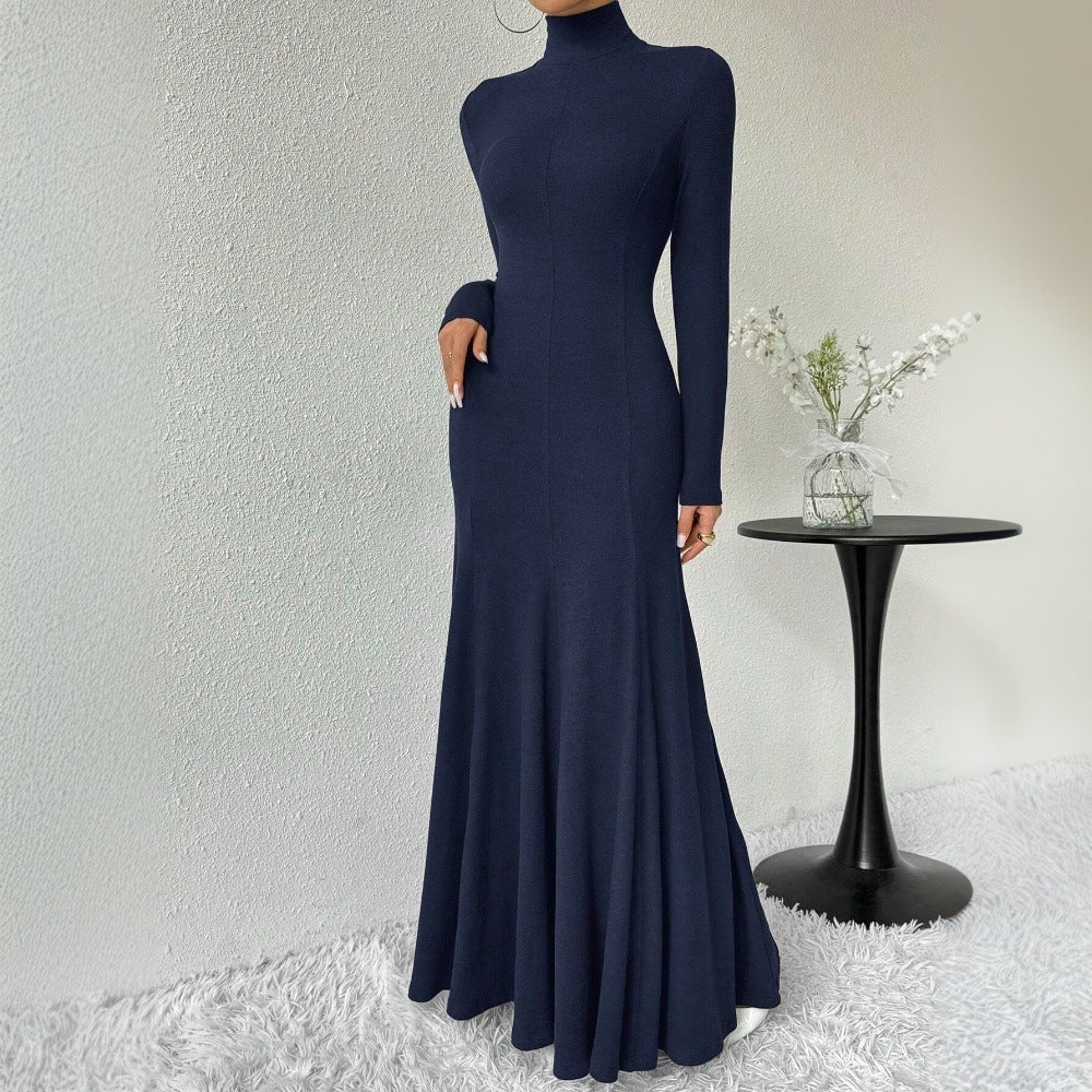 Robe maxi élégante pour femmes à manches longues avec un col haut et un ourlet fluide Levoire