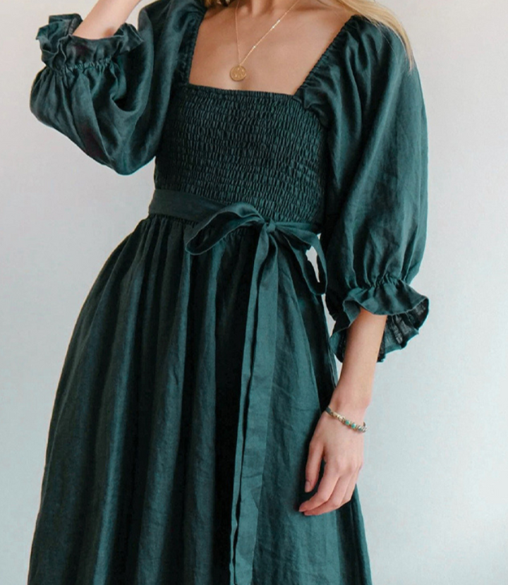 Levoire | Robe Française Avec Des Manches Cloche