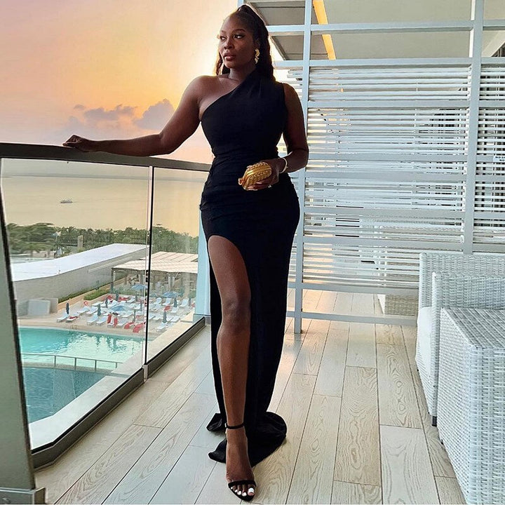 Levoire | Robe Maxi À Une Épaule Avec Décolleté Off-Shoulder Fente Latérale Élevée Noir