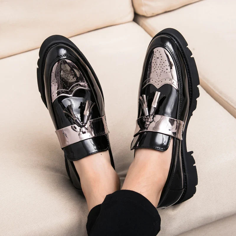 Levoire | Mocassins Brillants Noirs À Enfiler Avec Pompon Argent