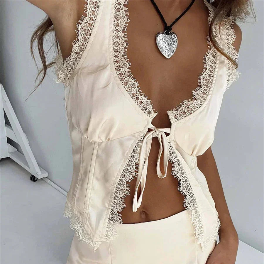 Levoire | Top Court À Encolure En Dentelle Et Ensemble Jupe Mini Coordonné Au Design Frais