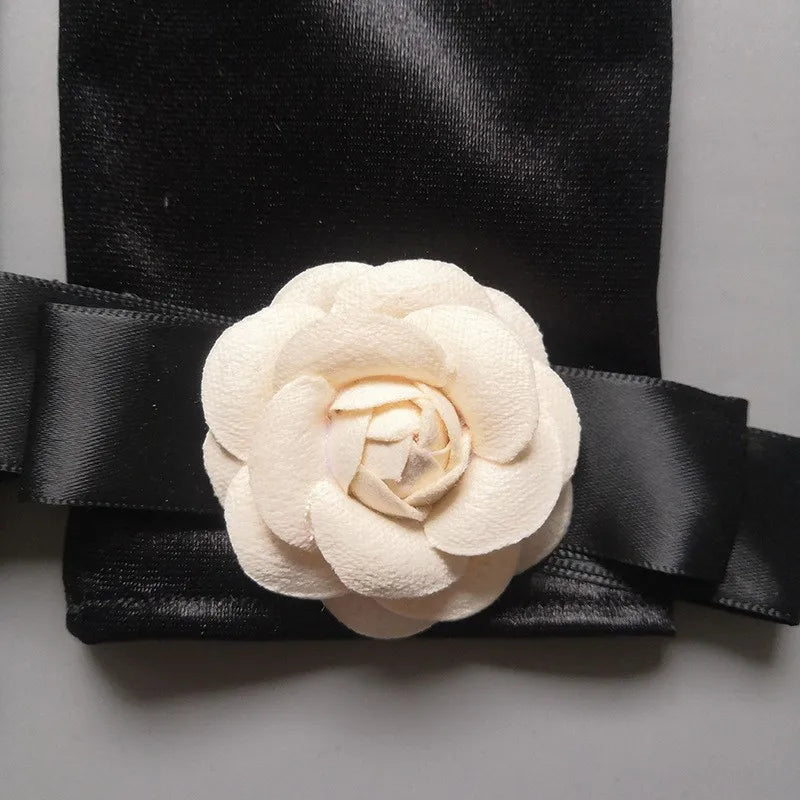 Levoire | Récolte Vintage Gants Courts En Satin Noir Hepburn