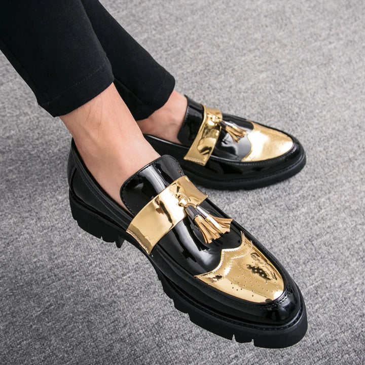 Levoire | Mocassins Brillants Noirs À Enfiler Avec Pompon