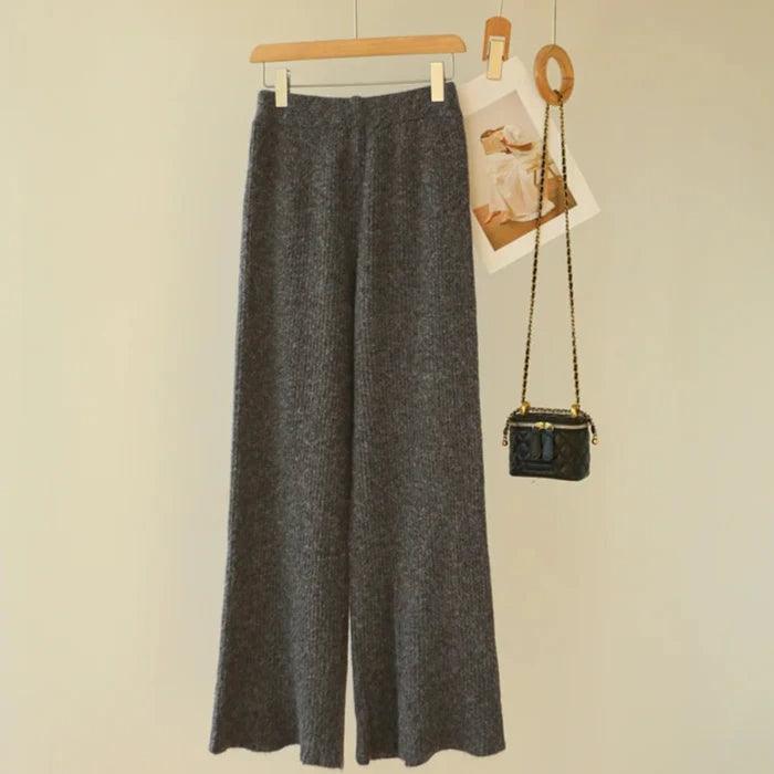 Levoire | Écharpe En Cachemire Prête Pour Le Bureau Et Pantalon Taille Haute Dans L'Ensemble Assorti