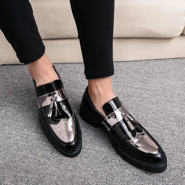 Levoire | Mocassins Brillants Noirs À Enfiler Avec Pompon