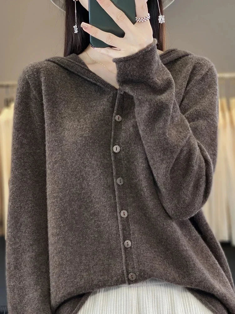 Levoire | Pull En Cachemire À Manches Chauve-Souris Avec Bonnet Et Bouton Marron foncé