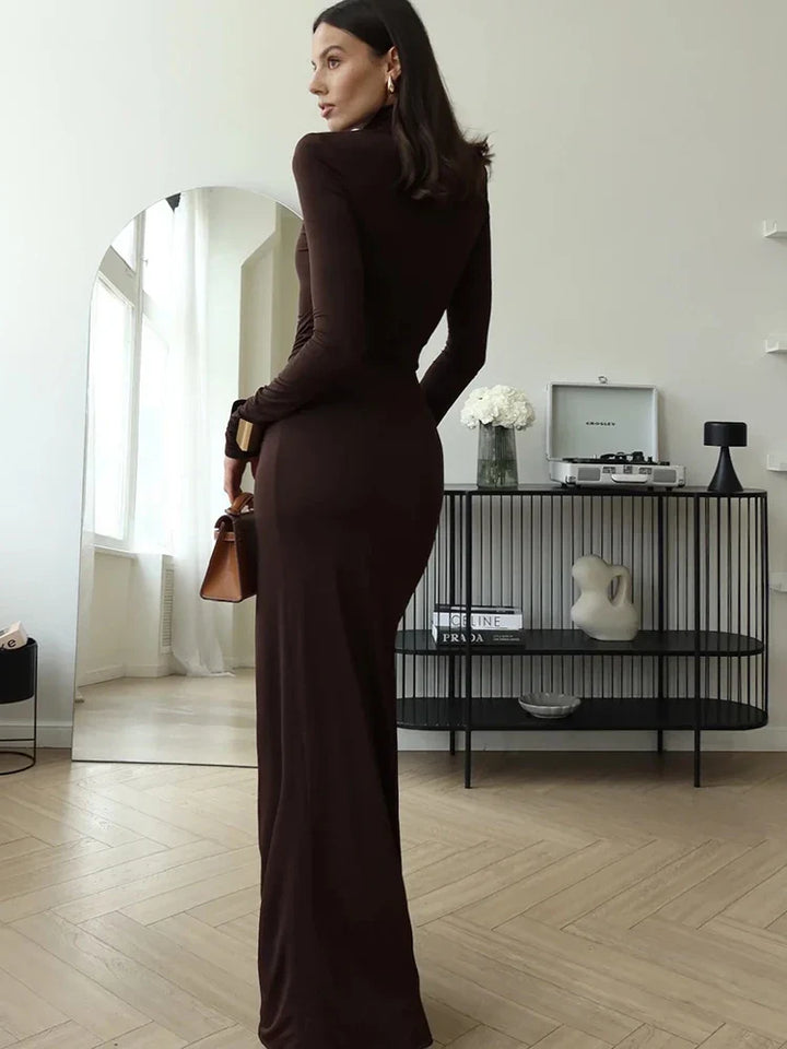 Levoire | Élégante Robe Noire À Fente Haute