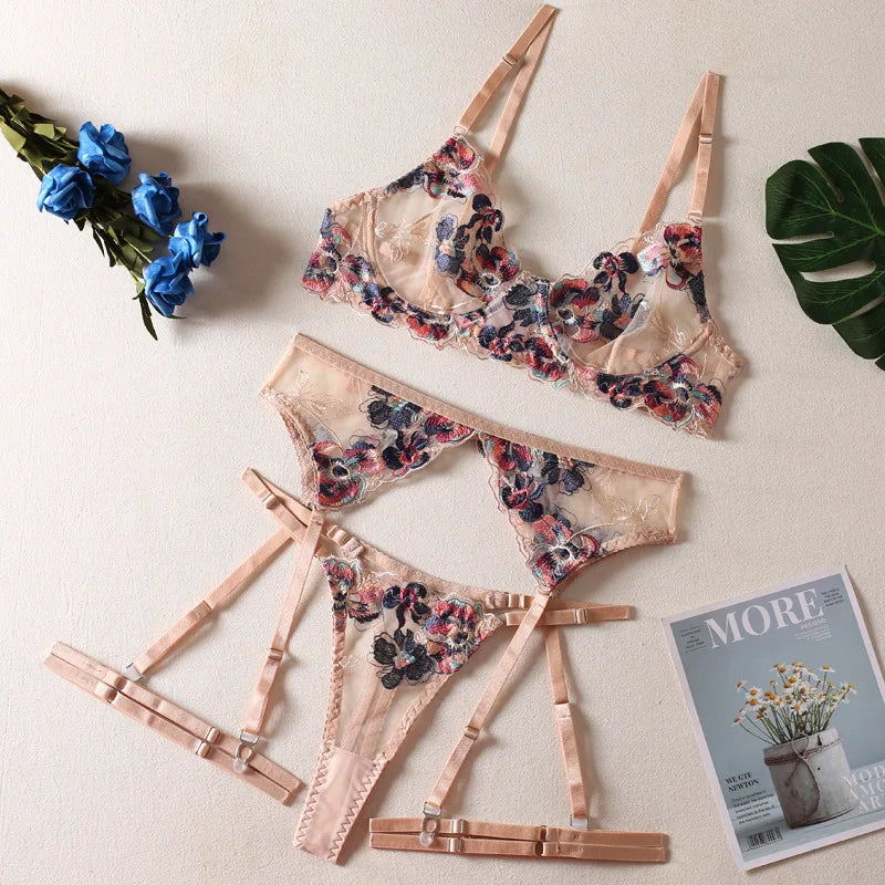 Levoire | Ensemble De Printemps Lingerie Avec Broderie Décorative Beige