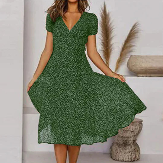 Levoire | Robe En A Avec Décolleté En V Et Ourlet Flottant Vert