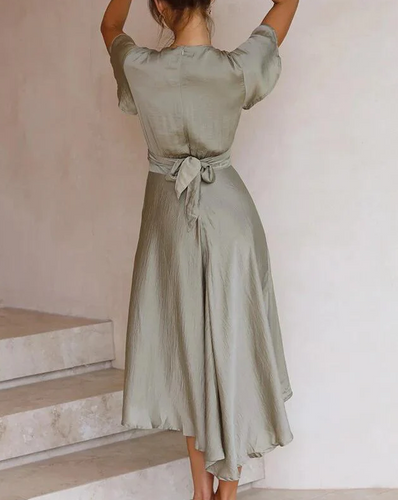 Levoire | Robe Élégante À Décolleté En V Avec Des Manches Papillon