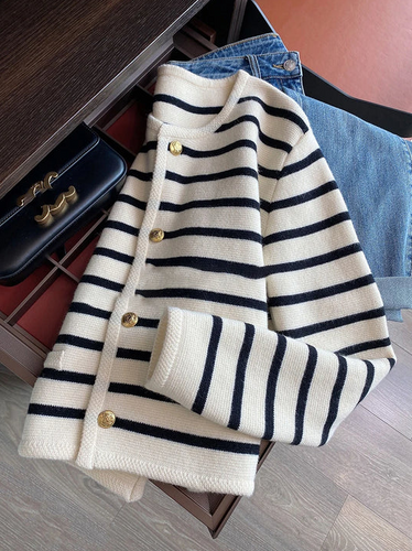 Levoire | Pull Avec Décolleté En V Et Rayures