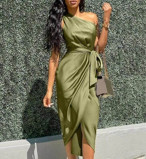 Levoire | Robe Maxi Asymétrique Verte En Satin Vert