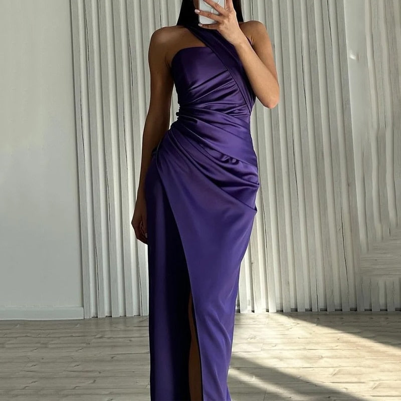 Levoire | Une Robe Maxi Plissée Sans Bretelles À Fente Haute