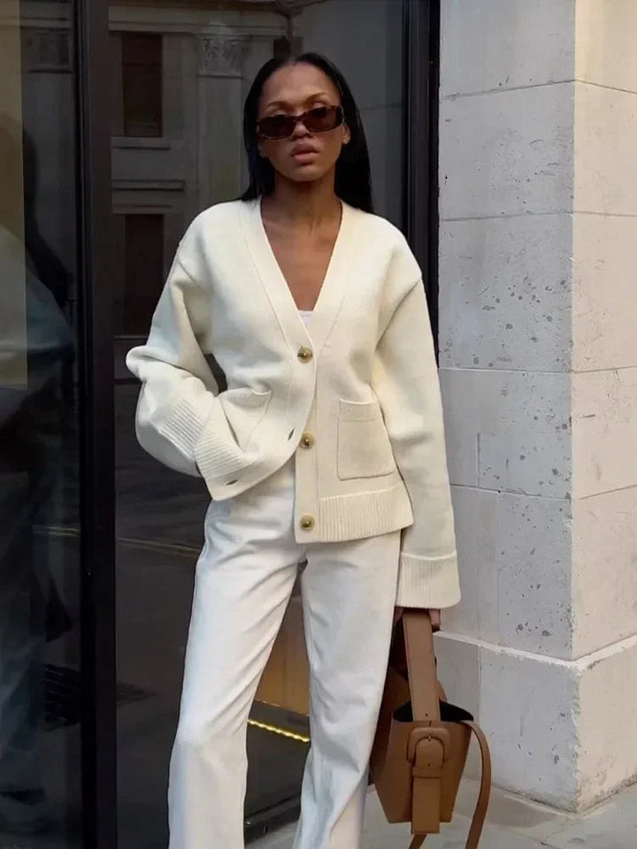 Levoire | Cardigan élégant à col en V Beige (Seulement 8 pièces disponibles)