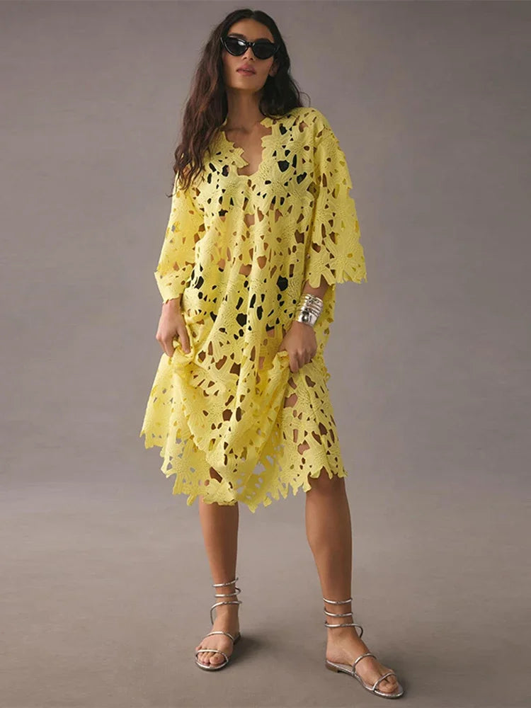 Levoire | Robe En Dentelle Avec Décolleté En V Jaune One-size