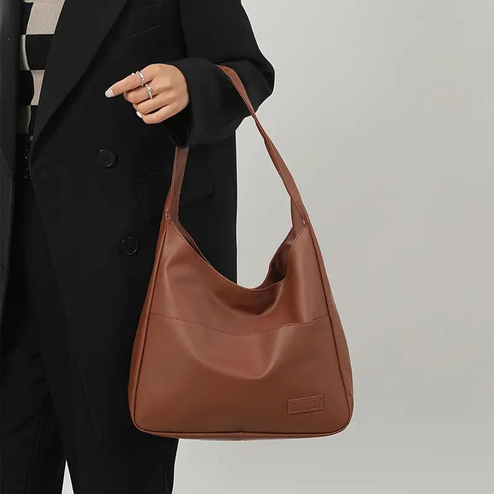 Levoire | Un Grand Sac À Bandoulière En Simili Cuir