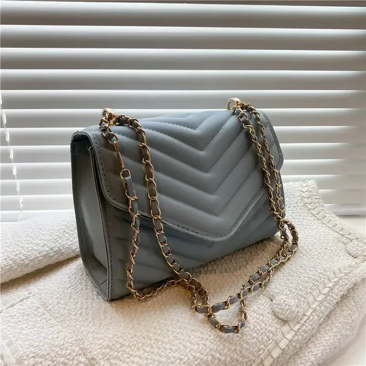 Levoire | Sac À Bandoulière Moderne Avec Détails En Chaîne
