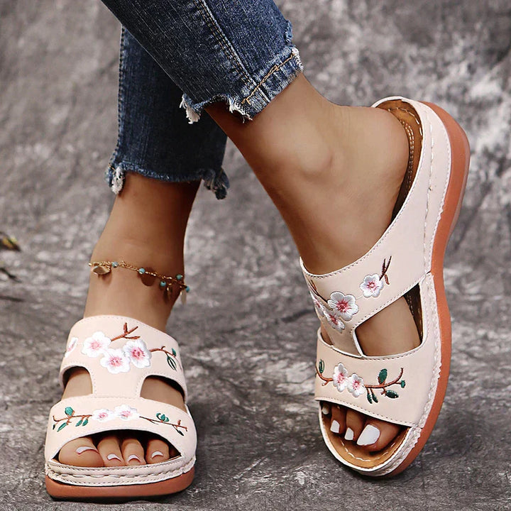 Levoire | Sandales Rétro Orthopédiques À Fleurs Beige
