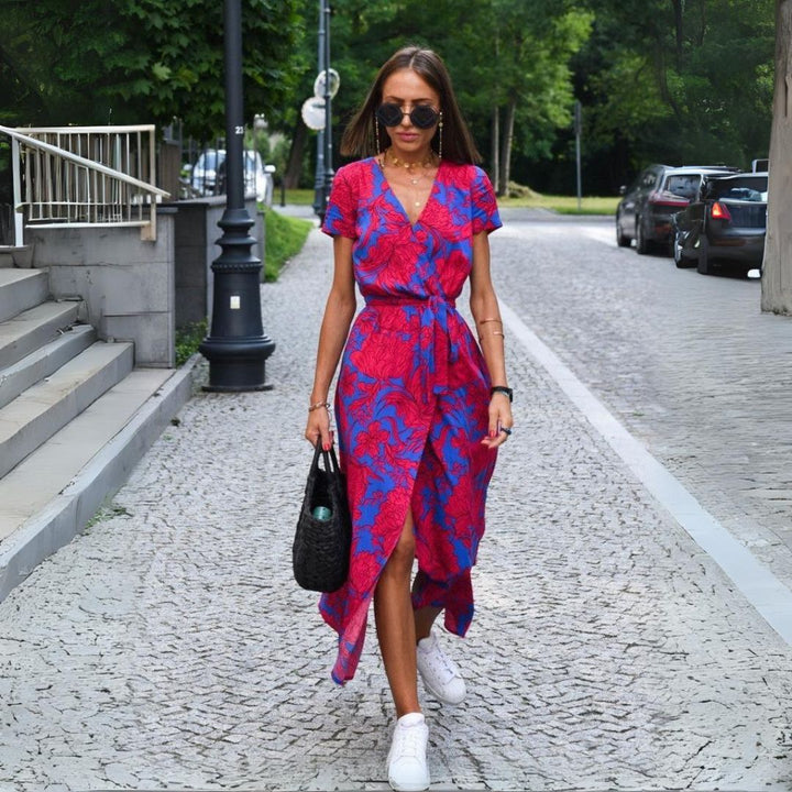 Levoire | Robe À Fleurs Tendance Avec Décolleté En V Rouge et Bleu
