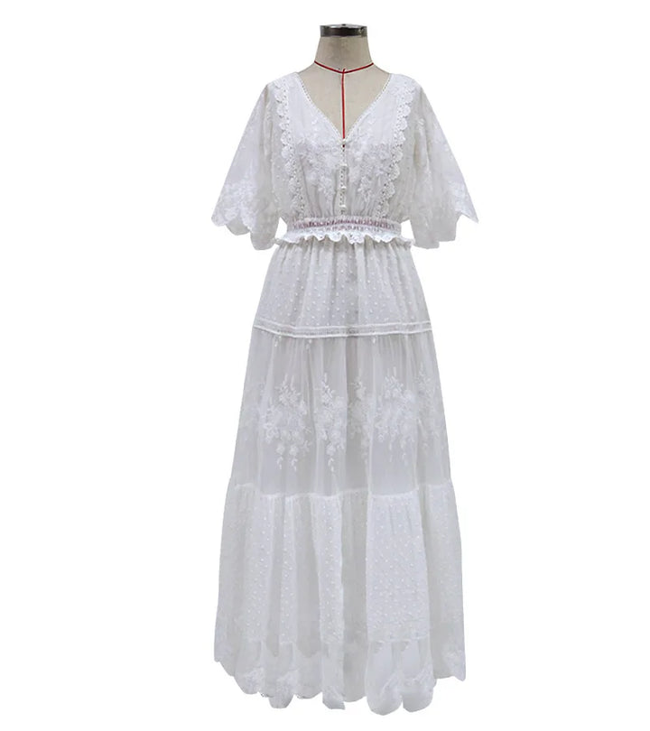 Levoire | Charmant V Décolleté Maxi Robe Avec Dentelle Florale Et Fermeture À Boutons