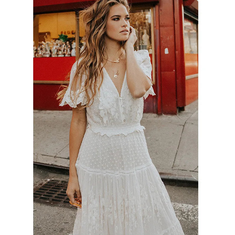Levoire | Charmant V Décolleté Maxi Robe Avec Dentelle Florale Et Fermeture À Boutons