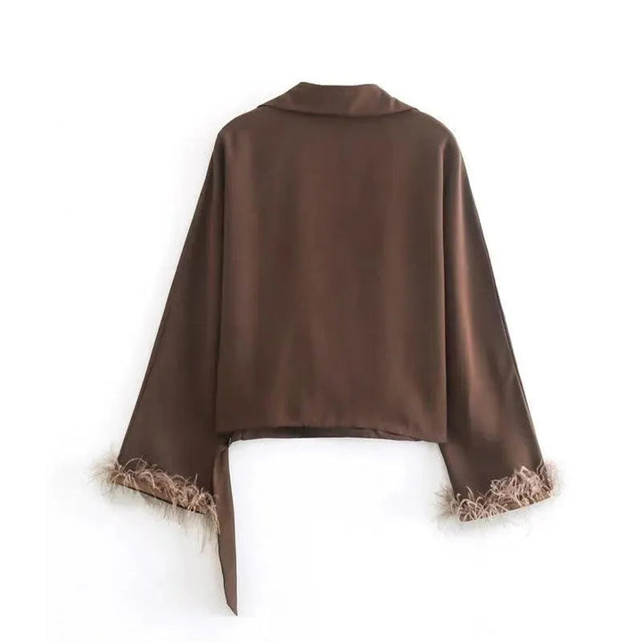 Levoire | Haut top en satin court avec manteau en plumes en soie